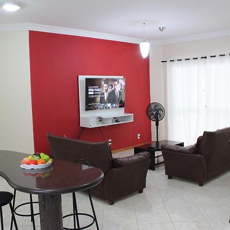 Apartamento em Meia Praia Exterior foto