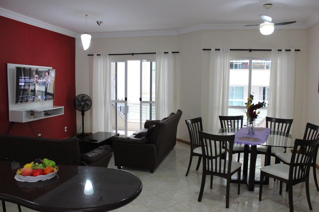 Apartamento em Meia Praia Exterior foto